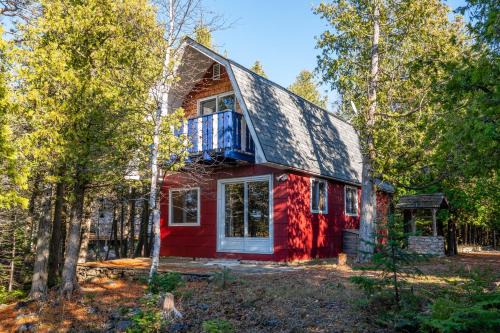 Northern Bruce Peninsula House | Red Barn Waterfront Tobermory A-Frame