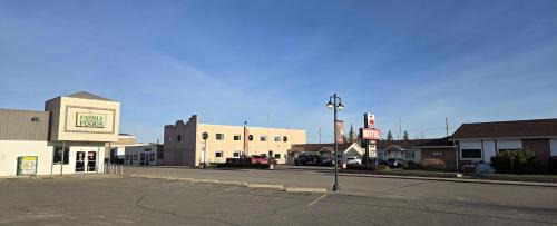 Fort Macleod Hotel | Red Coat Inn Motel