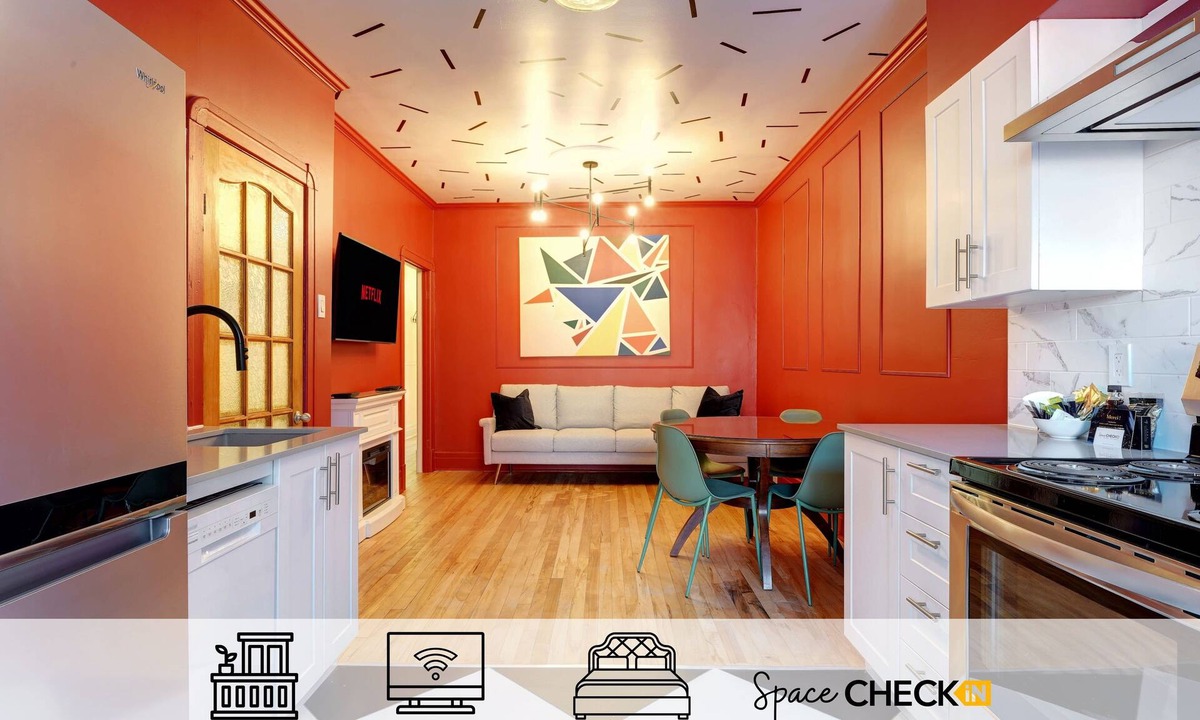 Hochelaga House | Red My Mind | Subway nearby | Parking