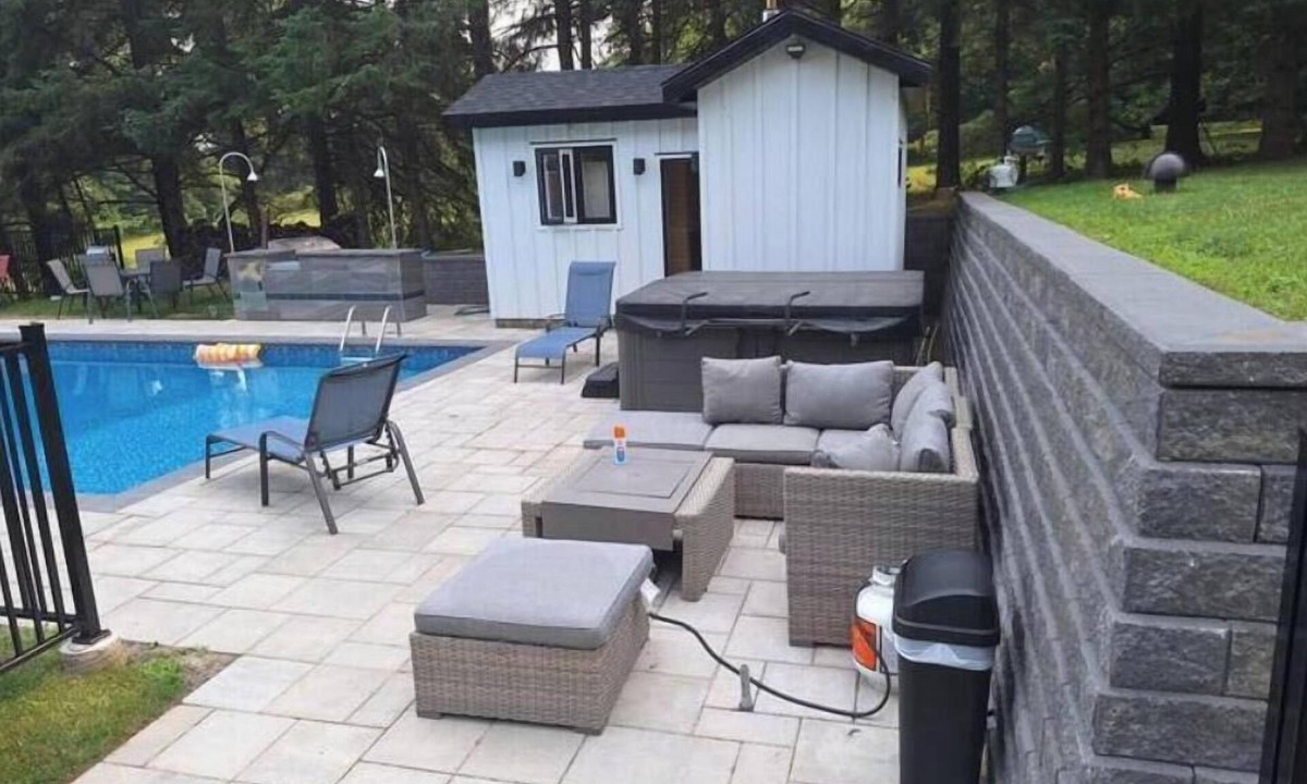 Glen Williams House | Resort like setting