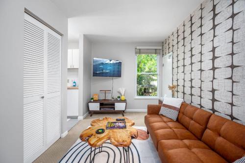 Durham Apartment | Retro Loft steps from Duke