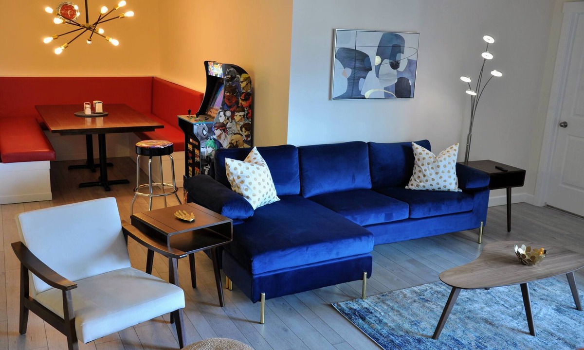 Invermere Apartment | Retro Modern Renovated New Furniture 2BD/2BTH