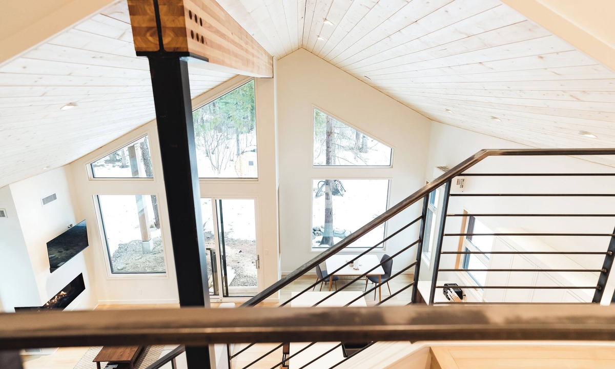 Revelstoke House | Revy Powder Paradise Sauna /Cold plunge/bike storage (garage)
