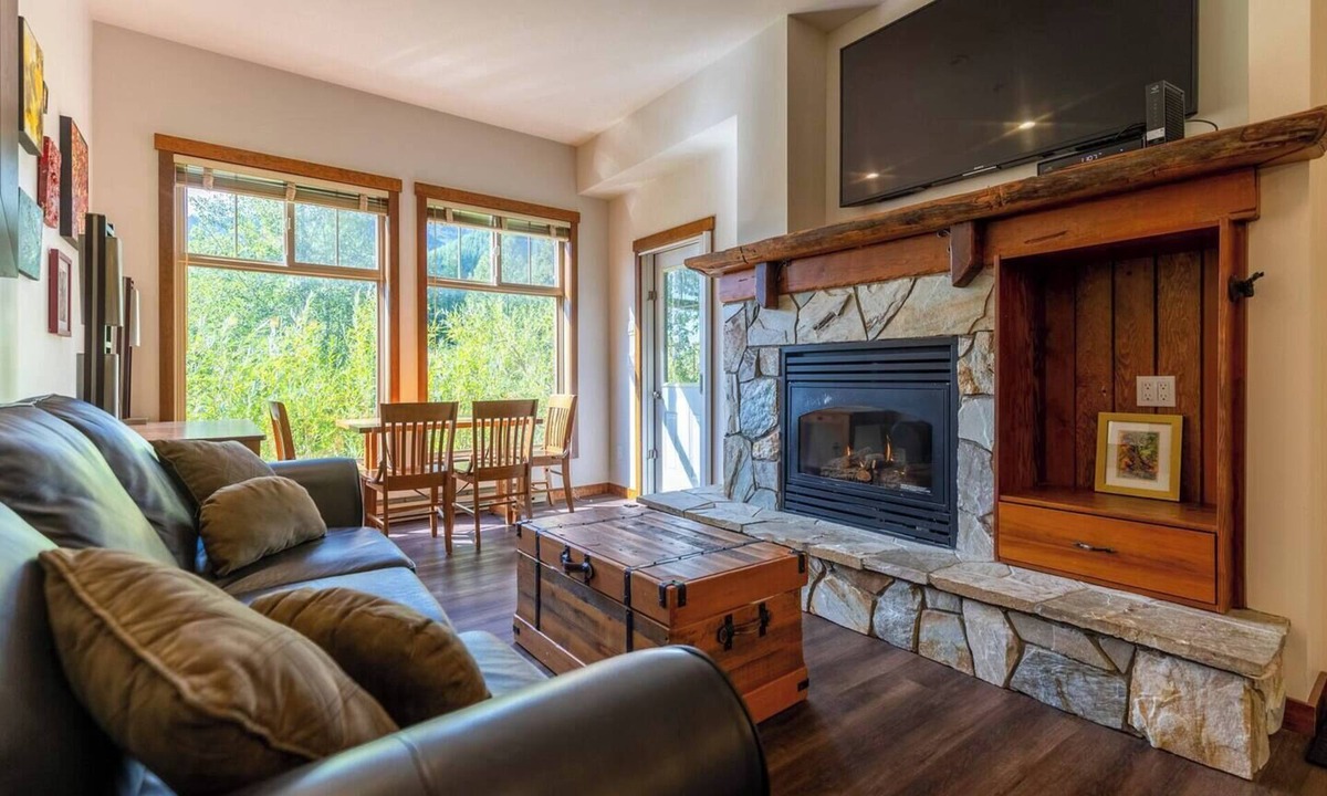 Fernie Condo | Right on the Slopes. Beautiful Views.