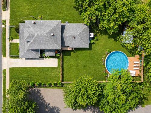 Washington House | Roberson House Private Pool Walk to DT Sleeps 12