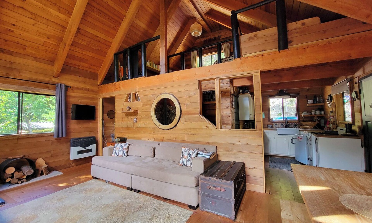 D'Arcy Cabin | Romantic Off-Grid Cabin