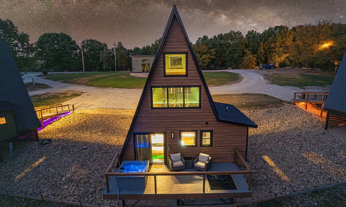 Omaha Cabin | Romantic Ozark A-Frame | Hot Tub + Steam