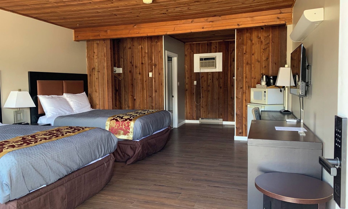 Golden Hotel | Rondo Motel