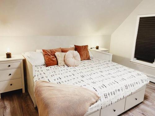 Fredericton Apartment | Rose All Day Downtown Fredericton King Studio