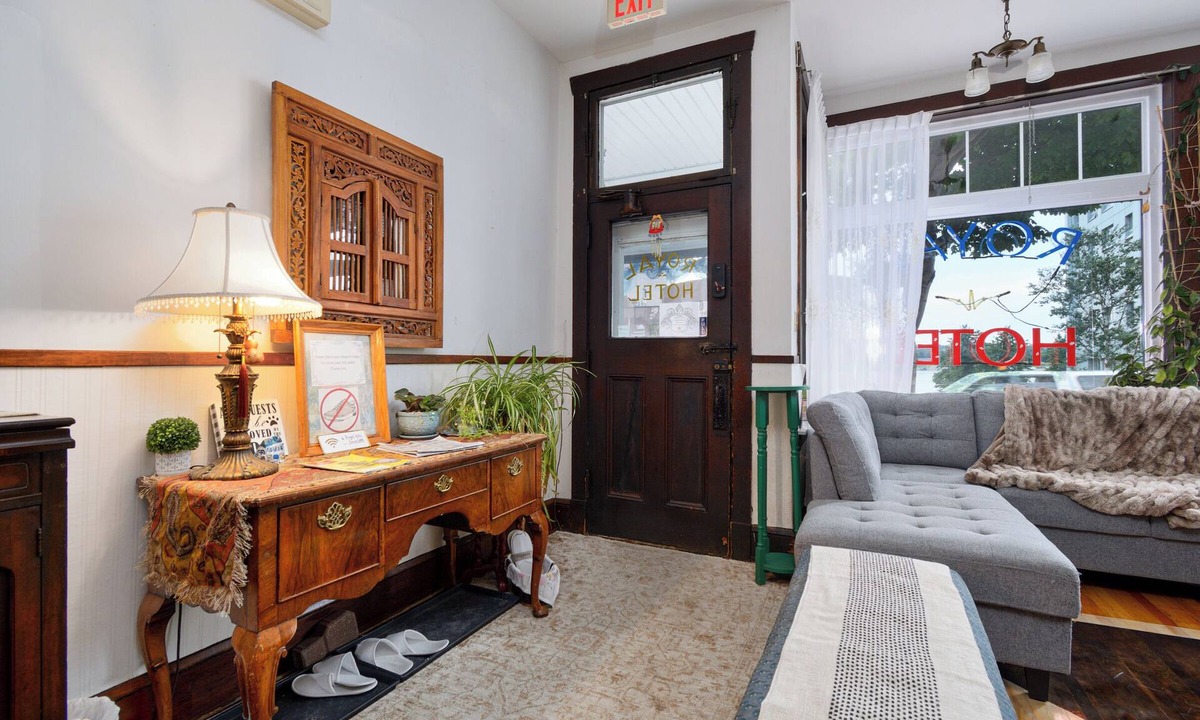 Sydney Bed & Breakfast | Royal Hotel Sydney
