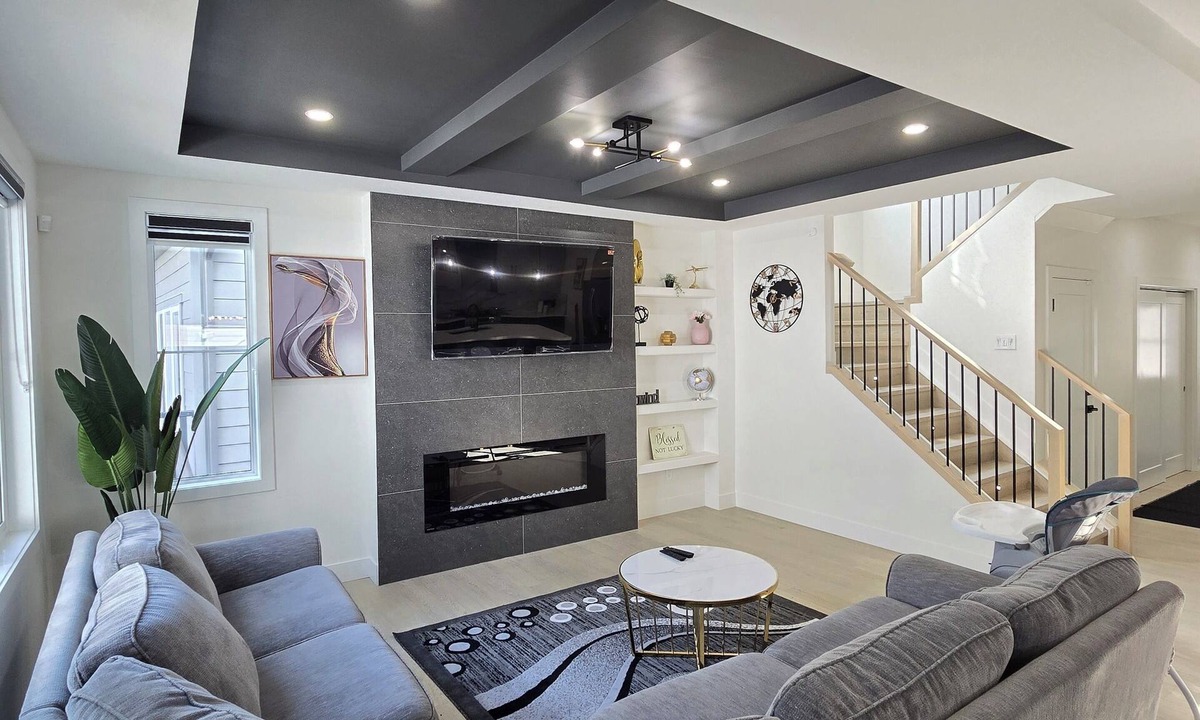 Southwest Edmonton House | Royal Palace-Luxurious Families & Groups Guest Lodge: 5 bedrooms, 3.5 bathrooms.
