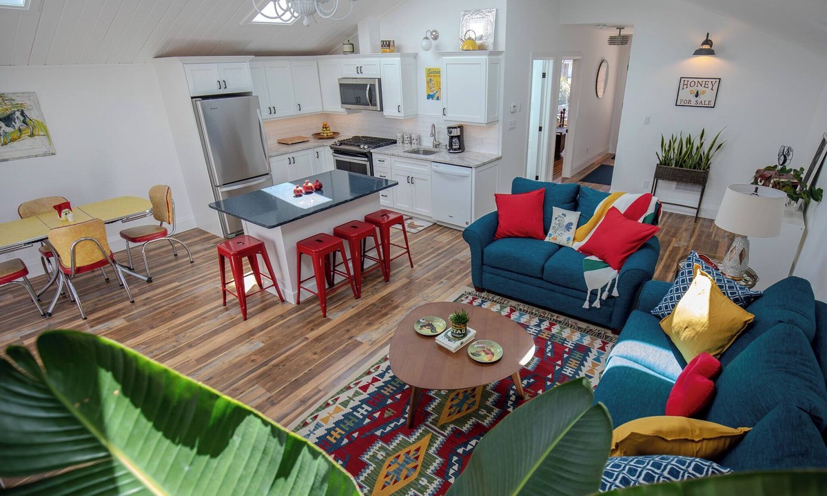 Bloomfield Cottage | Runaway Rooster B&B - Guest Cottage