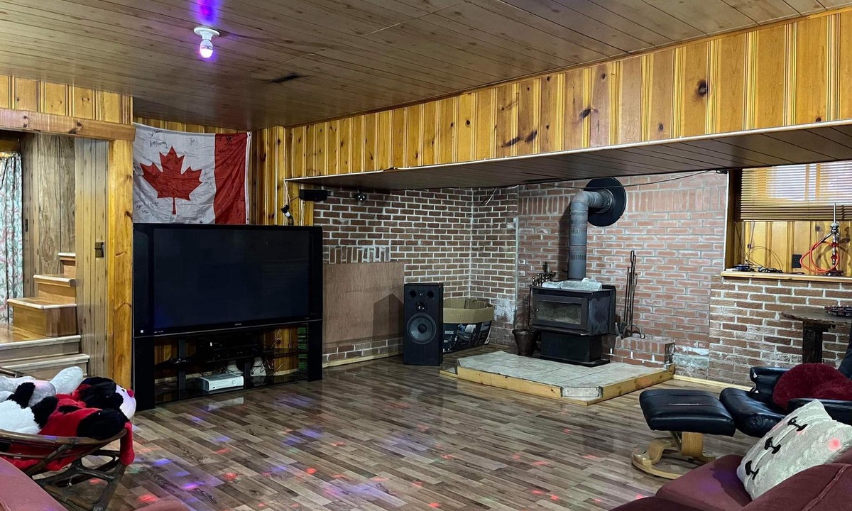 Rawdon House | Rustic Chalet