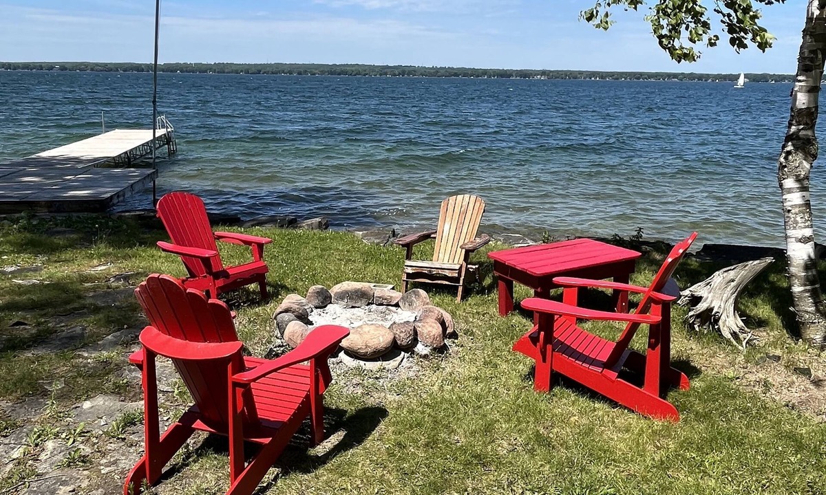 Rama Cottage | Rustic Cottage on Lake Couchiching and 5 minutes from Casino Rama