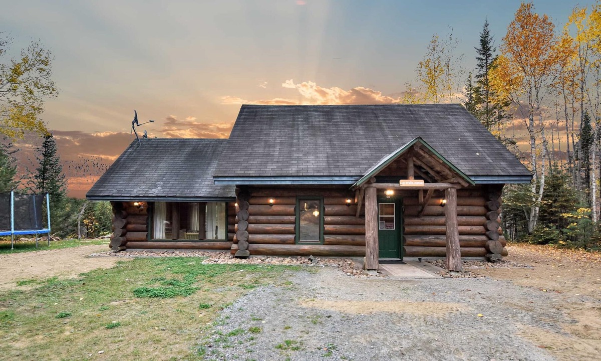 Trois-Rives House | Rustic Log Chalet in Nature | Chalet Le Melisse