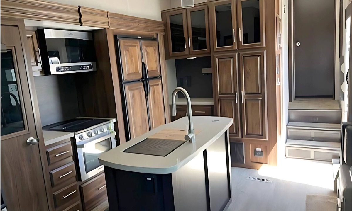 Kenora House | RV 5 Rustic Charm w/Queen Bed with Forest Background