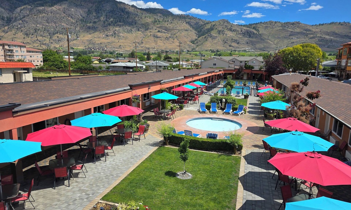 Osoyoos Hotel | Sahara Courtyard Inn