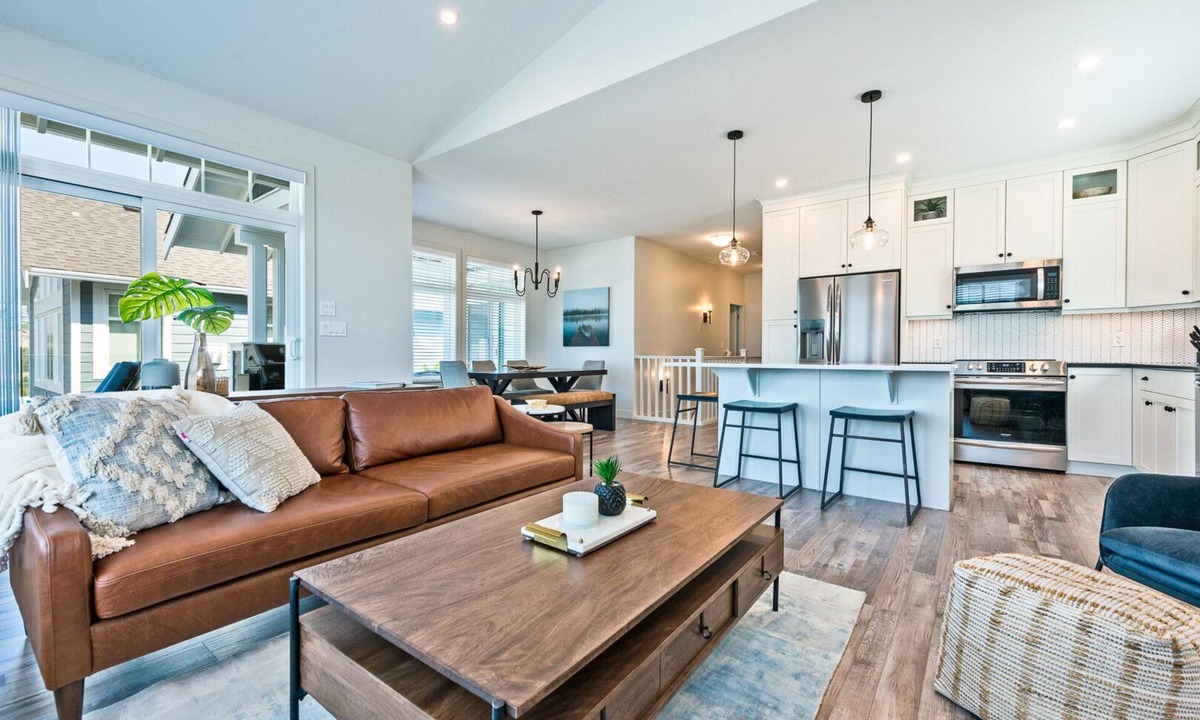 Osoyoos House | Sandhill Perch - Views! Golf Cart & Boat Slip included.