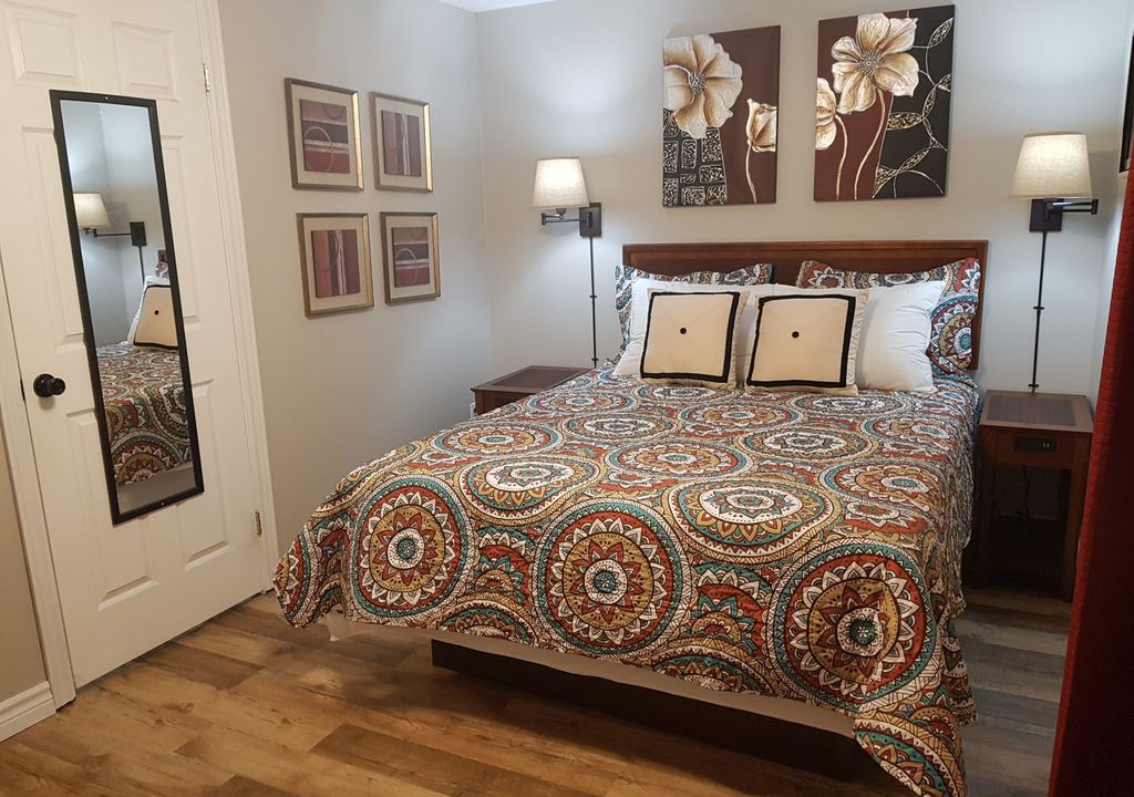Sarnia House | Sarnia Hidden Gem - 3 BR/2 BA by College/Hwy/Arena