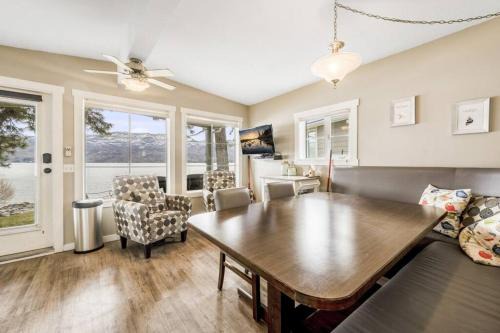 Central Okanagan House | Secluded Cabin On The Lake #7