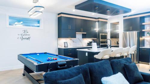 Southwest Edmonton House | Serene Dwelling home-4 Bedroom,Pool table near YEG- with AC