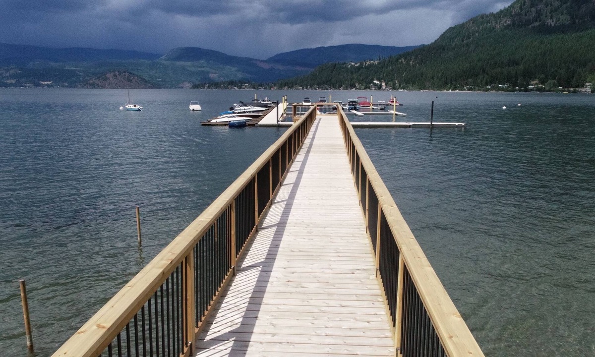 Blind Bay Resort | Shuswap 3 Bedroom Cottage with lake access