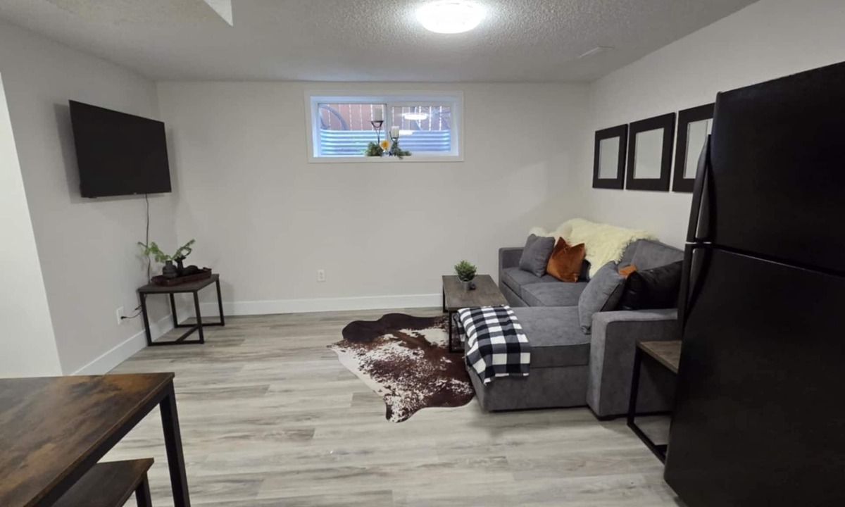 Silverado House | Silverado Cozy Basement Suite