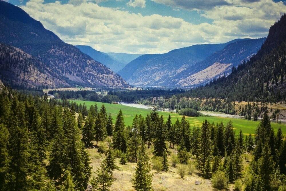 Okanagan-Similkameen House | Similkameen River View 5th wheel