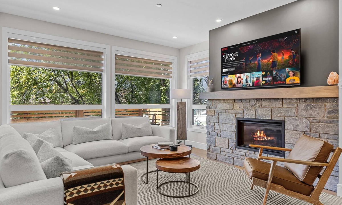 Teepee Town House | Sisters' Summit - Stunning Mountain Views with Private Hot tub, Sauna & BBQ!