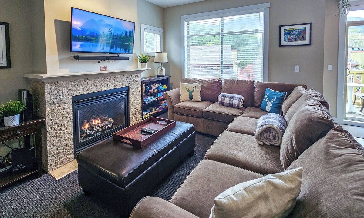 Panorama House | Ski-In/Ski-Out Mountain Retreat/Hot Tub + Garage