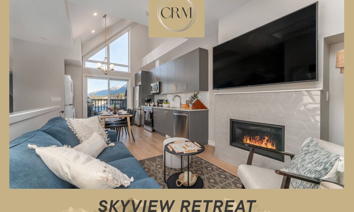 Canmore Villa | Skyview Retreat - Pool, Hot Tub & Parking