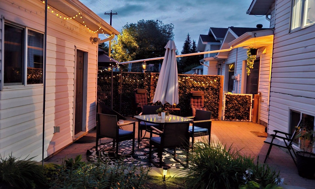 Markerville House | ○Small Town Pearl○ 2Level Hidden Gem Near RedDeer│1K+2Q│Private Yard│Firepit+BBQ
