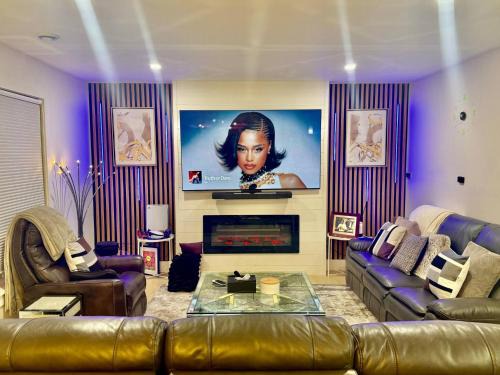 Dieppe House | Smart 4BR Comfort Suite Massage Chair YQM Airport
