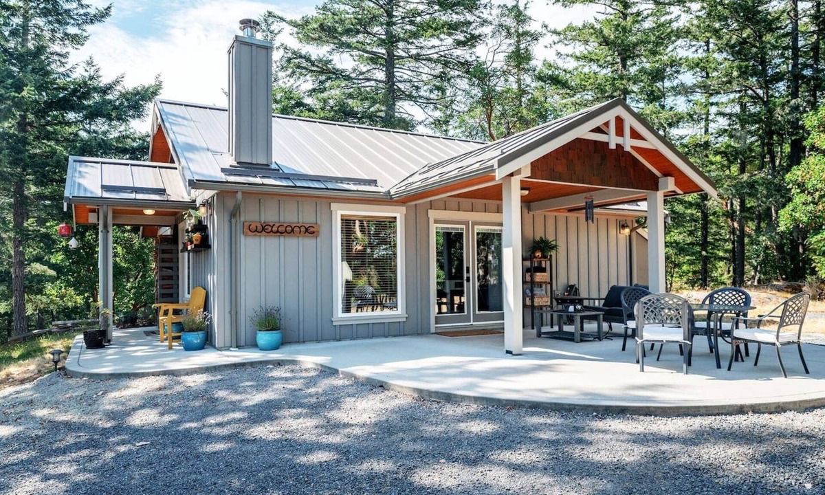 Metchosin Cabin | Smoky Mountain Retreat-The Forest Cabin