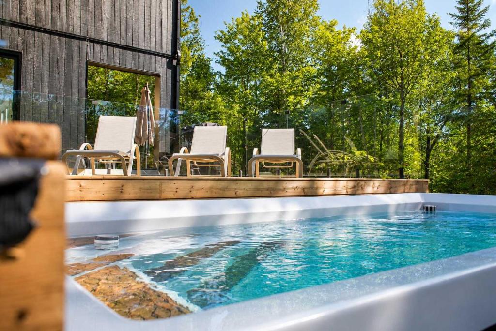Chertsey Ski Chalet | Snoheim - Luxury Chalet with Hot Tub & Four-Season Pool