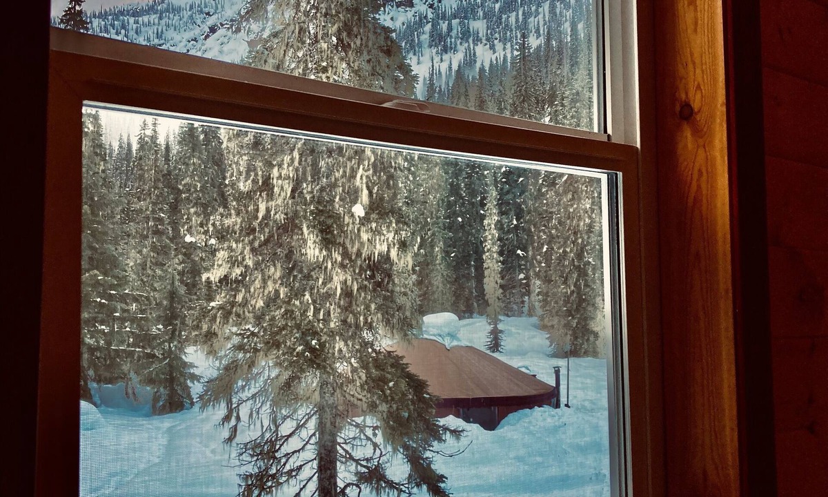 Blue River Cabin | Snowy Mountain Lodge