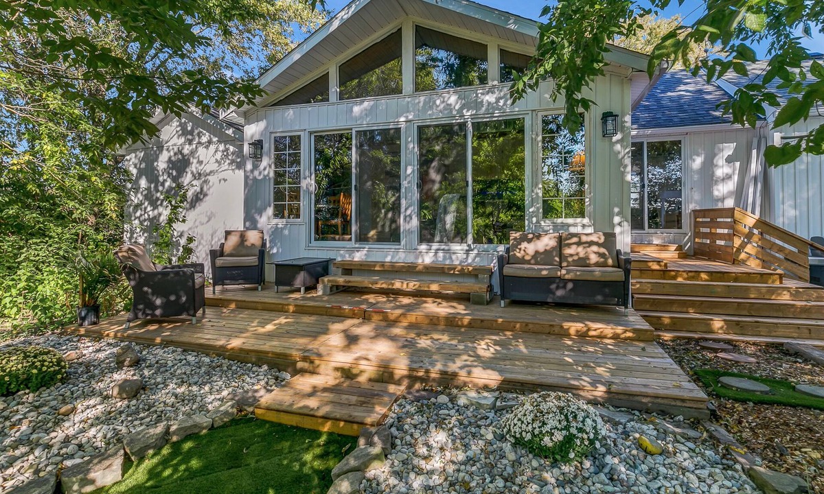 Leamington House | South Point Retreat - Featuring King Size Bed, quiet and secluded!
