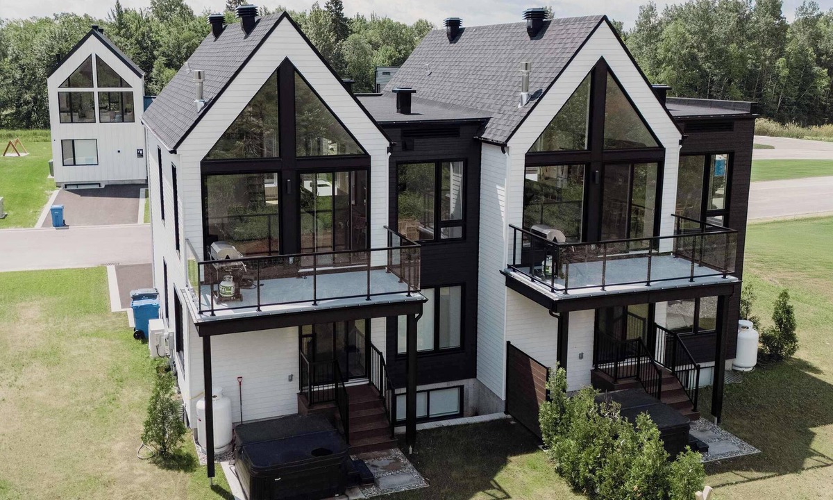 Beaupre Ski Chalet | Spa and Mountain | Villas Perspectives
