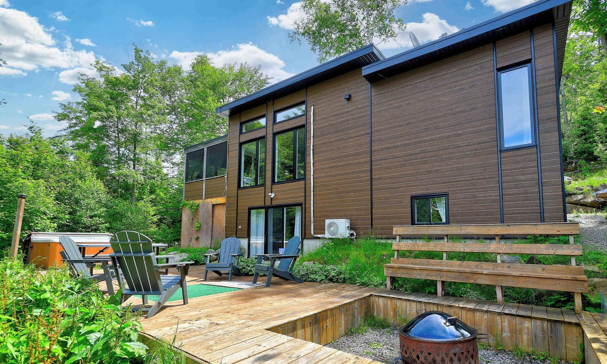 Sainte-Emelie-de-L'Energie Ski Chalet | Spa & Lake Access | Cariboo