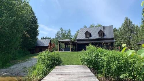 Jonquiere Ski Chalet | Spa & Kenogami Lake - Chalet le Rustik