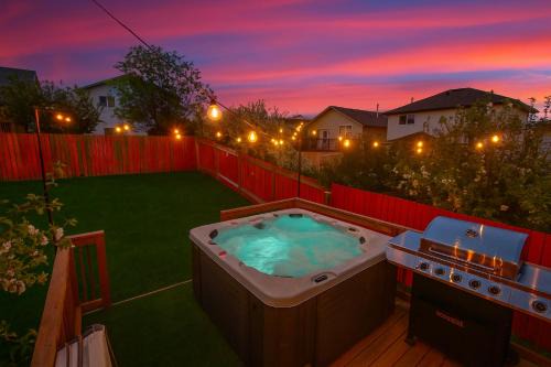 Southeast Edmonton Villa | Spa Oasis Home - Hot Tub - King Bed - AC - BBQ - Garage!