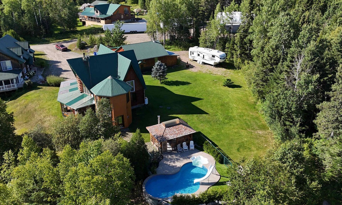 Roberval Ski Chalet | Spa, Swimming Pool & Nature | La Tourelle