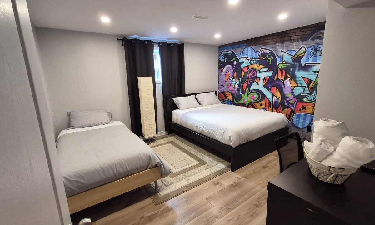 Gatineau House | Spacious 1-bedroom basement unit (full bathroom/shared laundry)