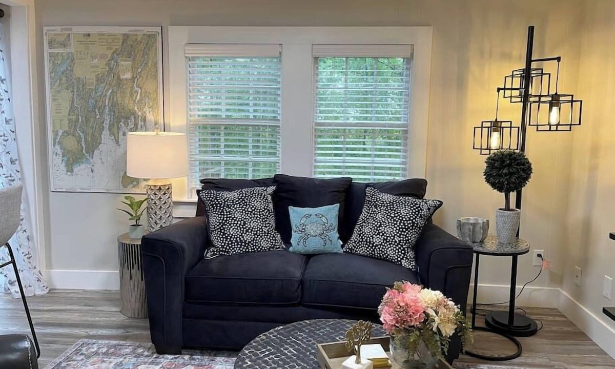 Edgecomb Cottage | Spacious 1 Bedroom Cottage Close to Everything 5