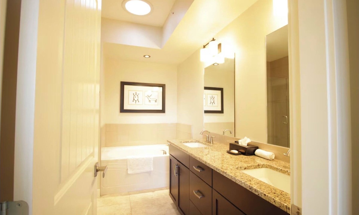 Osoyoos House | Spacious 2-Bedroom Condo with Incredible Views in Osoyoos
