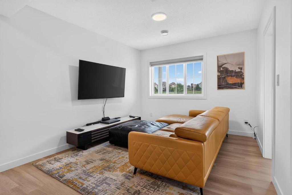 Southwest Edmonton Apartment | # Spacious 2-Bedroom in Southwest Edmonton, Canada
