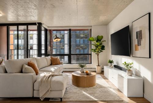 Gastown Apartment | Spacious 2BR Walk to Canada Place