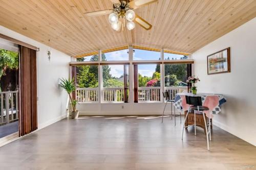 Killarney House | Spacious 3BR Home 2 Full Baths - near metrotown