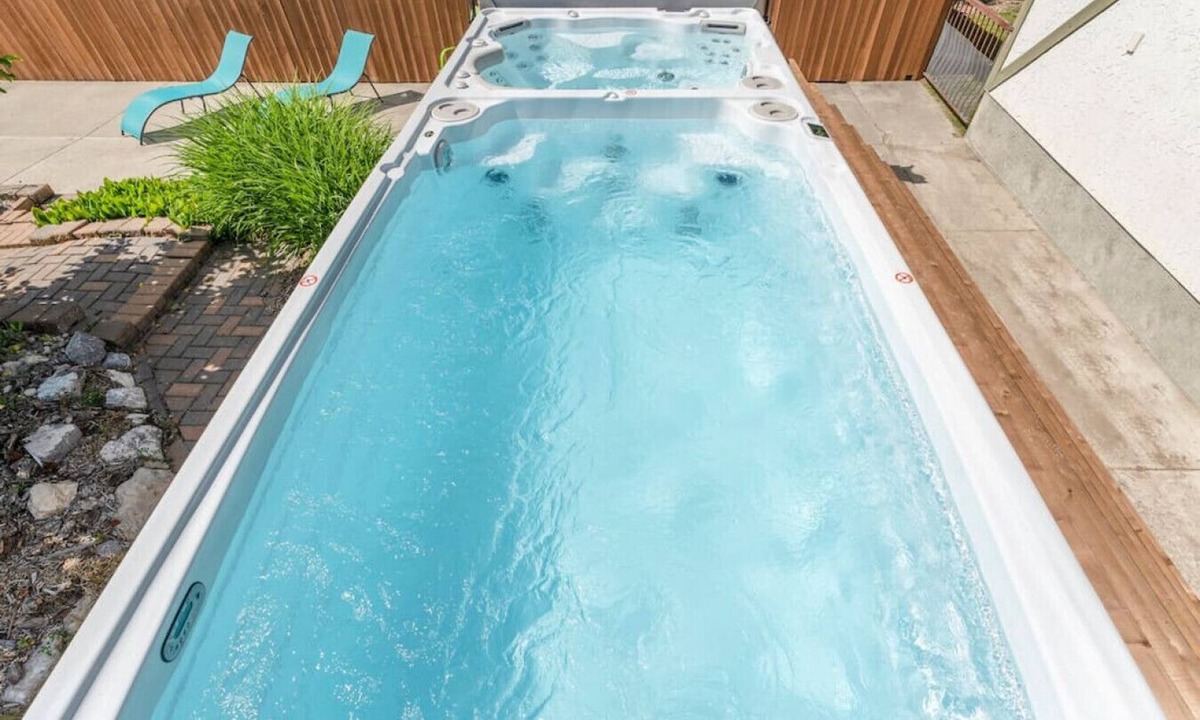 Windermere House | SPACIOUS 5 Br + 5 Br | Private HEATED Pool & Hot Tub | 1-minute WALK to Beach