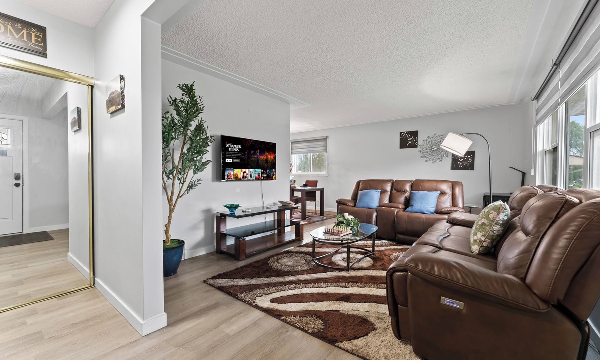 Rosslyn House | spacious 5BR Family Home -Game Room